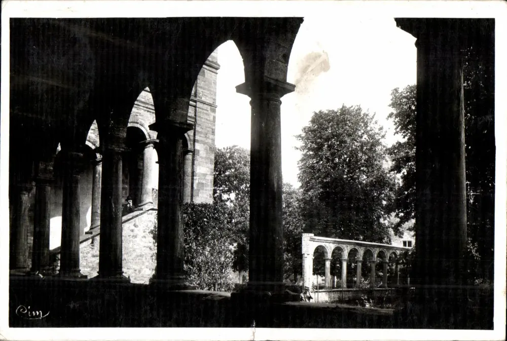 चाटोब्रियां (L.-Inf.) — कोर डू चाटोब्रियां, पैविलियन डी एस्कलियर और कॉलम्नेड्स — एडिटर सीम - आगे