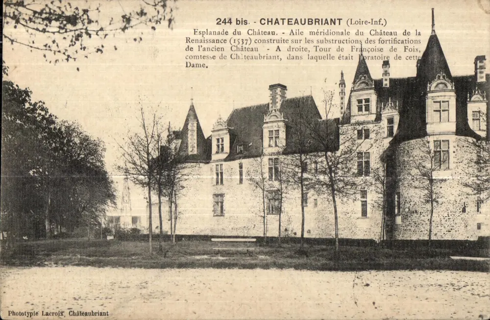 Châteaubriant (Loire-Inf.) — Ala meridional do castelo da Renascença (1537) — Fototipia Lacroix - Frente
