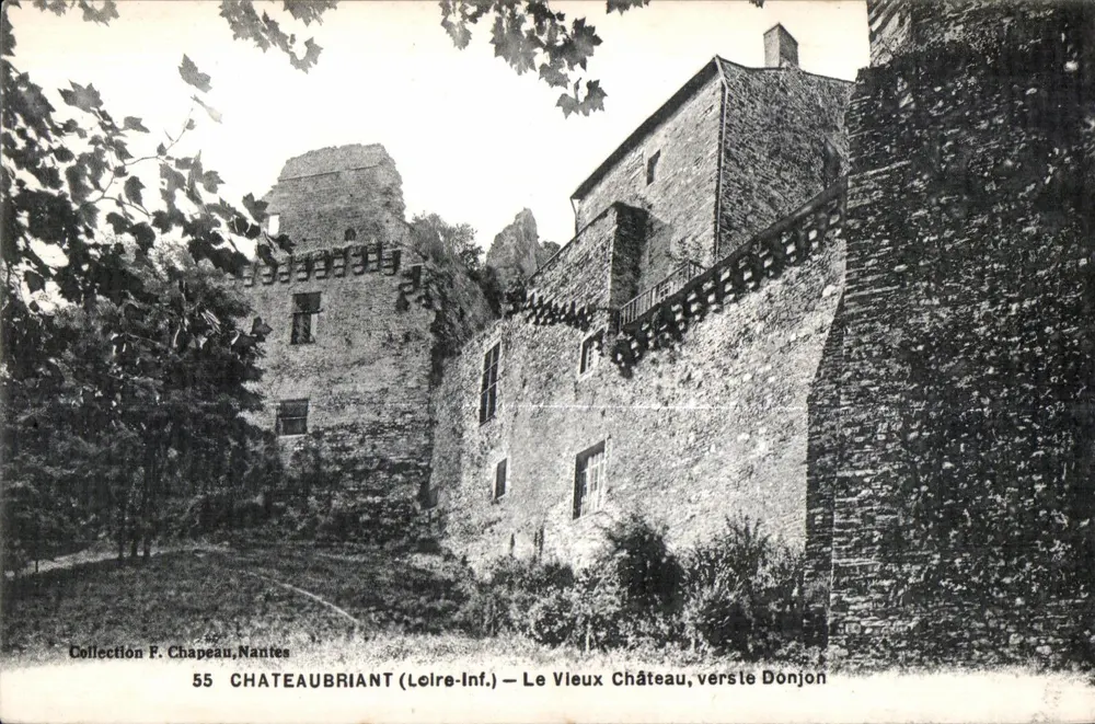 Châteaubriant (Loire-Inf.) — O Velho Castelo, verset Torre de Menagem - Frente