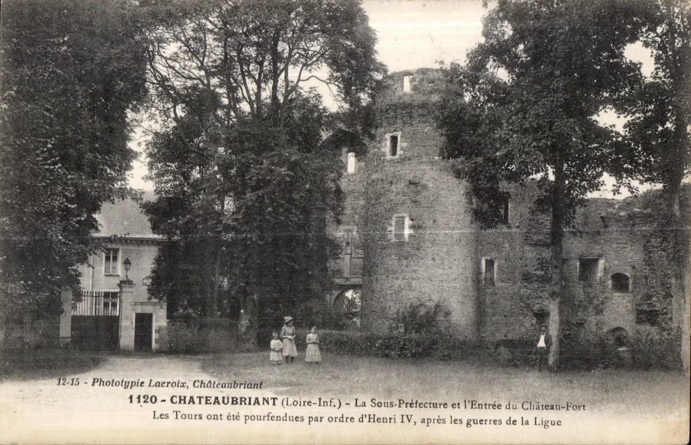 Châteaubriant (Loire-Inf.) — Die Türme des zerstörten Schlosses nach den Kriegen der Liga durch Henri IV — Phototypie Lacrotz, n°1120 - Vorderseite