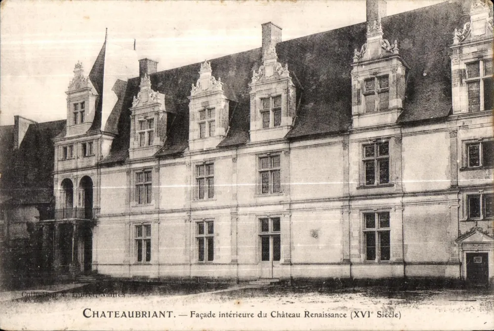 Châteaubriant — Fachaça interior do Castelo Renascentista (século XVI) — Coleção A. Ennet, Nantes - Frente