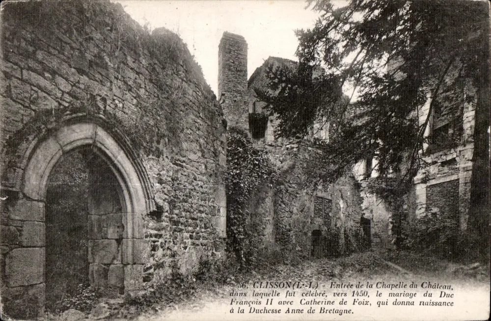 Clisson (Loire-Atlantique) — Wejście do kaplicy zamku — ślub księcia François II z Katarzyną de Foix - Awers