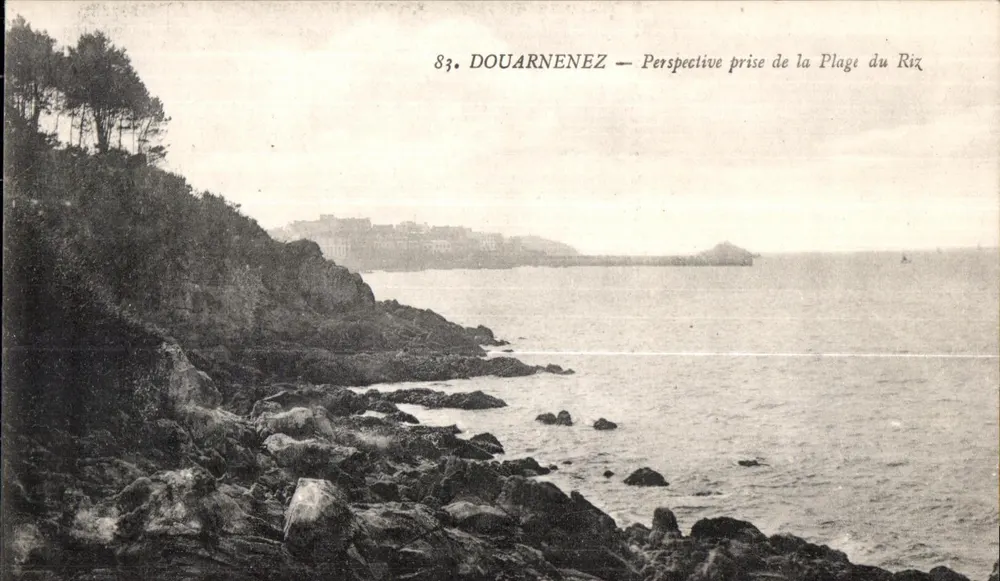 Douarnenez — Perspectiva tirada da Praia do Riz — editor não identificado, n° de série 83 - Frente
