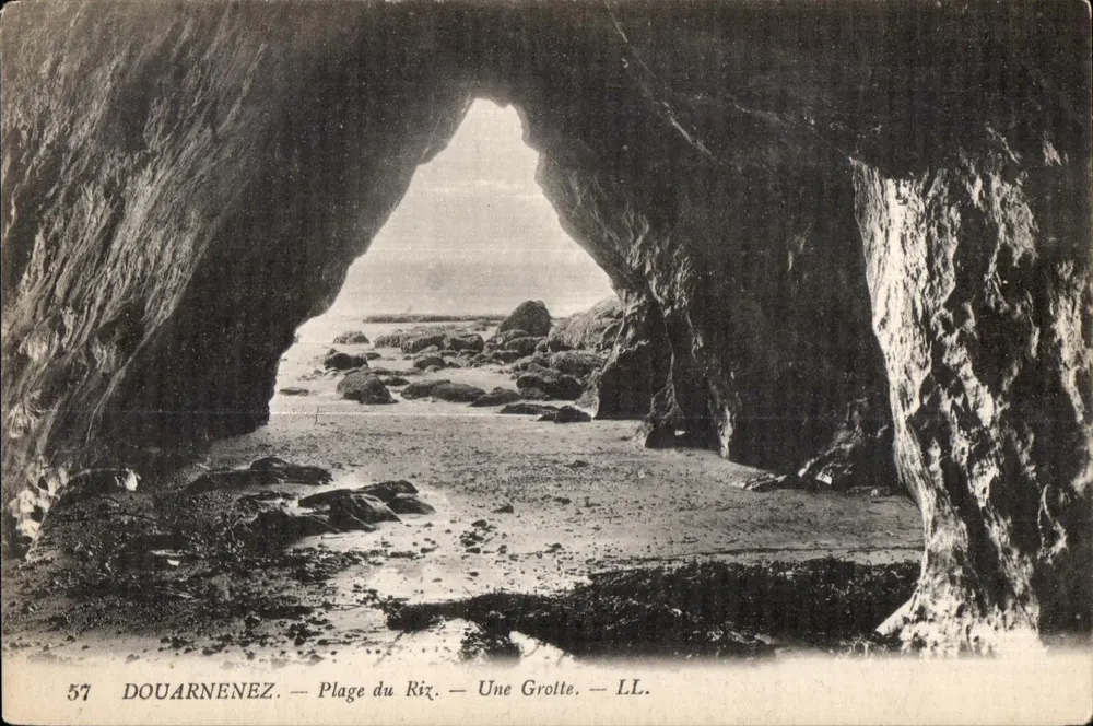 Douarnenez — Praia do Riz — Uma Gruta — LL. — N° 57 - Frente
