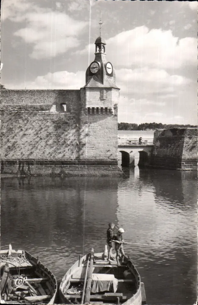 Concarneau — O Campanário e o Portinho — Cie des Arts Photomécaniques, Paris - Frente