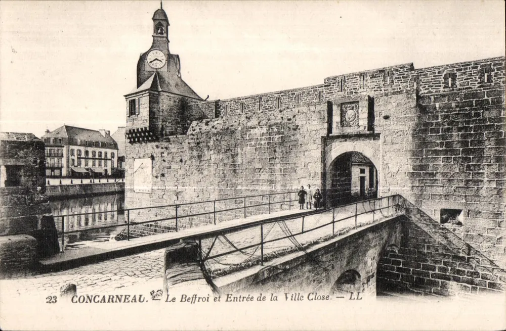 Concarneau — Ansicht des Glockenturms und Eingangs zur geschlossenen Stadt — LL - Vorderseite