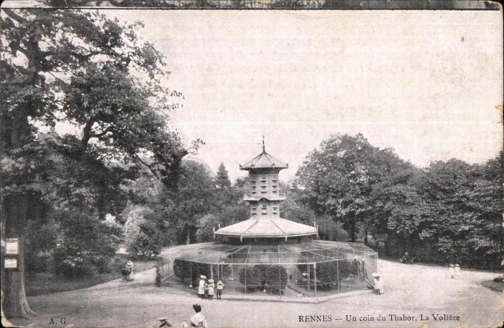 Rennes — Um canto do Thabor. A Volière — A.G. - Frente