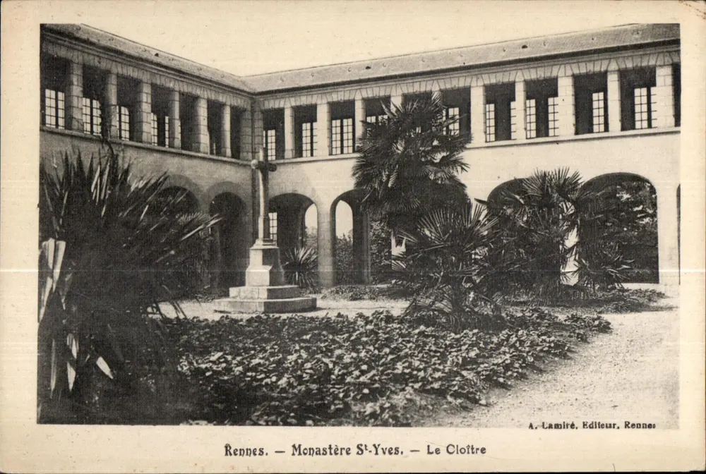 Rennes - Mosteiro de São Yves - O Claustro — A. Lamiré, Editor, Rennes - Frente
