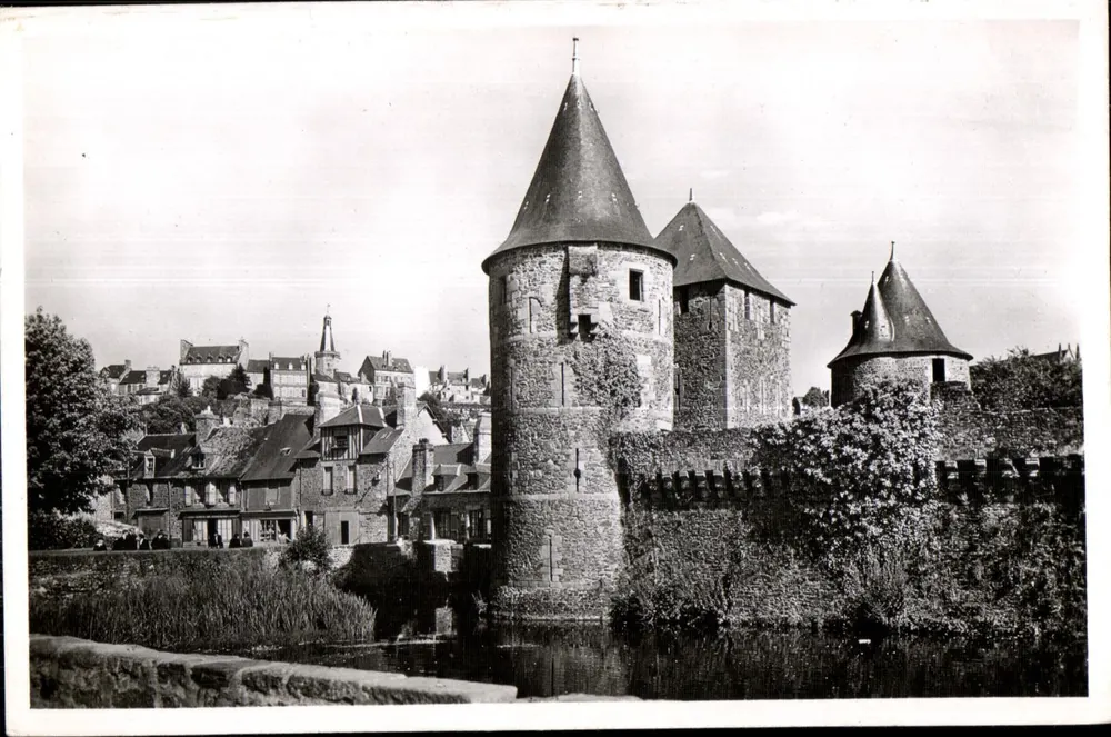 Fougères — Eingang zum Schloss, die Turm Guémadeuc — Edition La Cigogne, Rue du Pré-Clotté, Rennes - Vorderseite