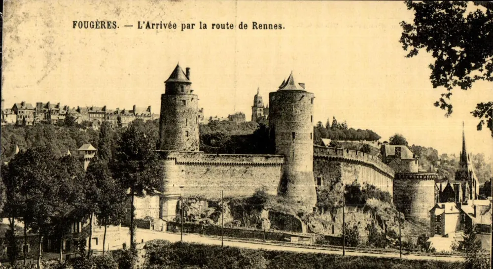 Fougères — Ankunft über die Straße nach Rennes — Sammlung des Syndicat d'initiatives - Foto A. D. - N° 111 - Vorderseite