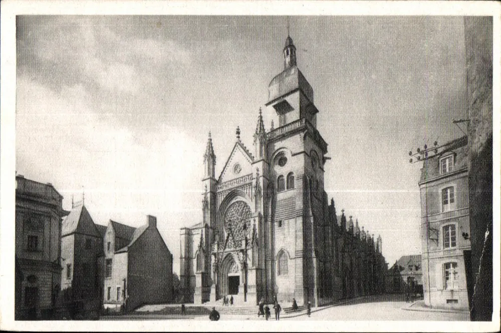 Fougères (Ille-et-Vilaine) — Igreja de São Léonard — Editor de Arte, Caen - Frente