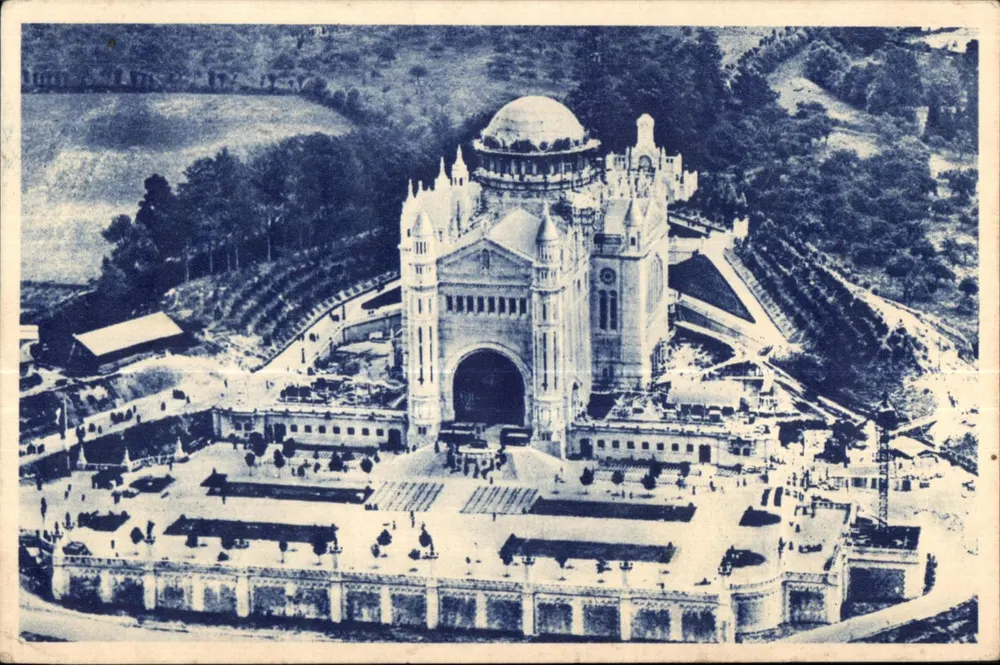 Die Basilika von Lisieux — Allgemeiner Blick aus der Luft — Verlag BSL - Vorderseite