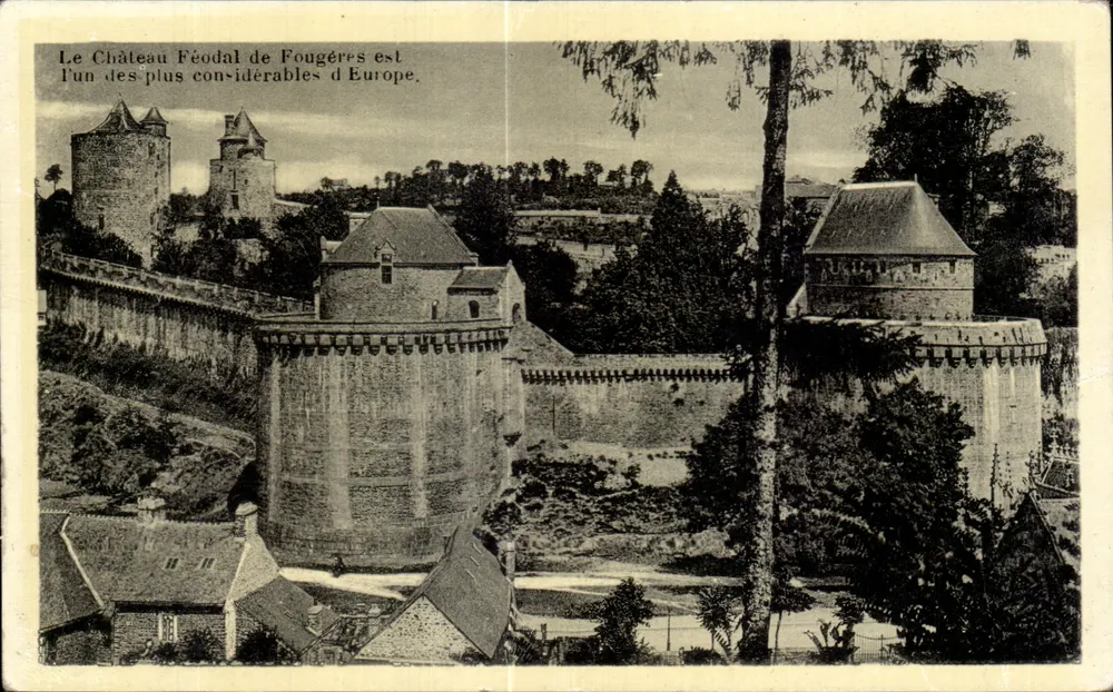 Burg Fougères — Türme Mélinine, du Gobelin, Surienne und Raoul — LL.82 — Verlag Paris Phototypie - Vorderseite