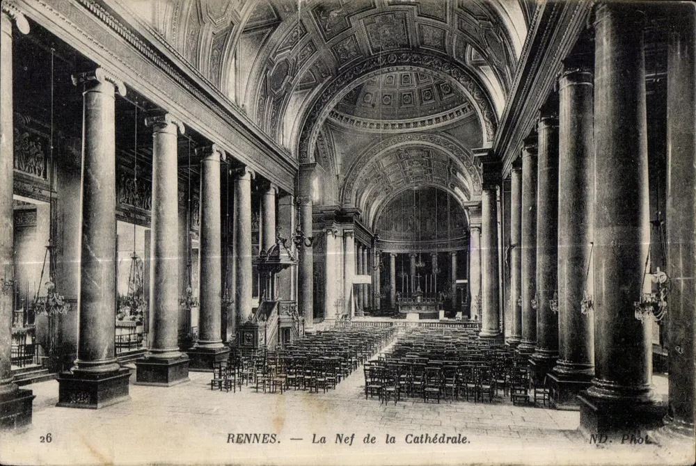Rennes — A Nef da Catedral — ND. Fot. n°26 - Frente