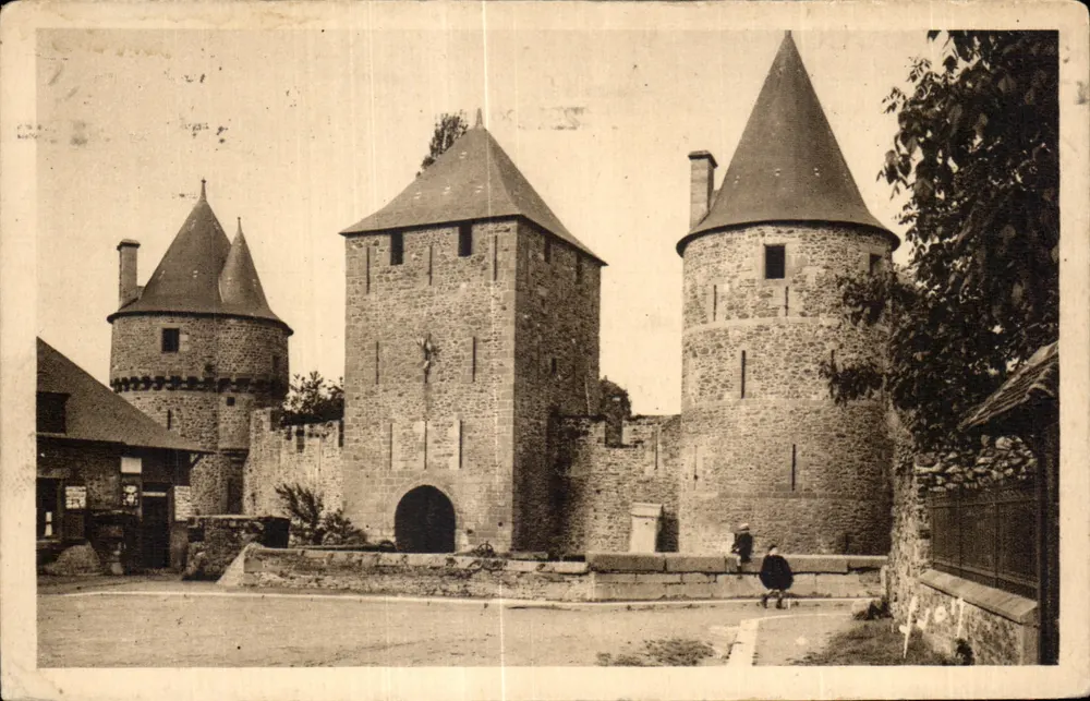 Schloss Fougères — Turm der Haye-St-Hilaire — Editions du Moyen-Age - Vorderseite
