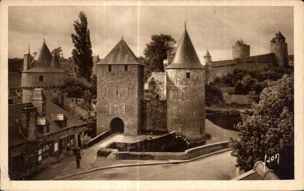 FOUGÈRES — Eingang zum Schloss — Les Éditions d'Art Yvon, Paris - Vorderseite