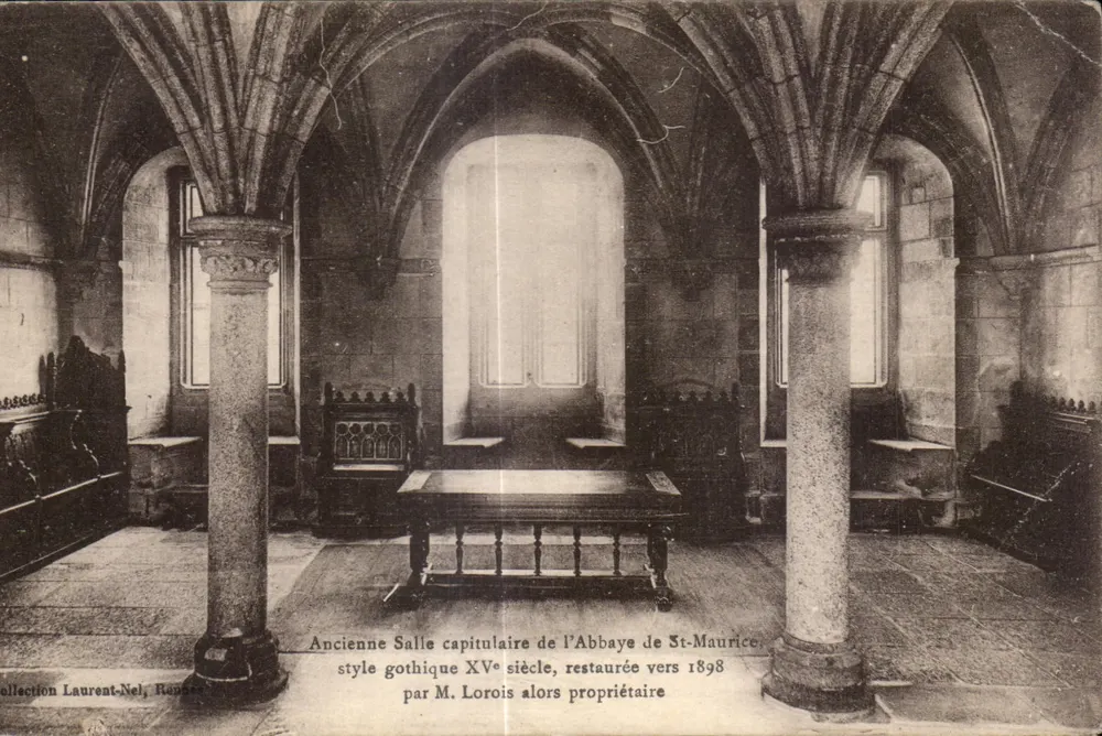 Alte Kapitelhalle der Abtei St-Maurice — gotischer Stil, 15. Jahrhundert, um 1898 von M. Lorois restauriert, damals Eigentümer — Sammlung Laurent-Nel, Rannée - Vorderseite