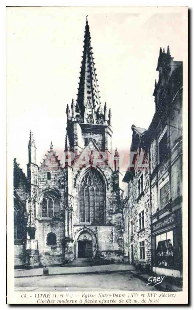 Vitré (Ille-et-Vilaine) — Kirche Notre-Dame (15. und 16. Jahrhundert) — Moderne Turmspitze mit Gitter 62 m hoch — Gaby - Vorderseite