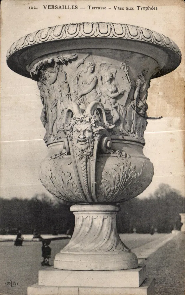 Versailles — Terrasse — Vaso dos Troféus — Editor ELD, n° 122 - Frente
