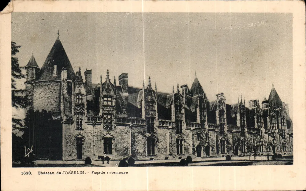 Castelo de JOSSELIN — Fachada interna — Laurent-Nel, Rennes - Frente