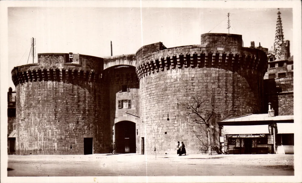 Saint-Malo - La Grande Porte (siglo XV) — editor Real-Photo, n° 35 - Anverso