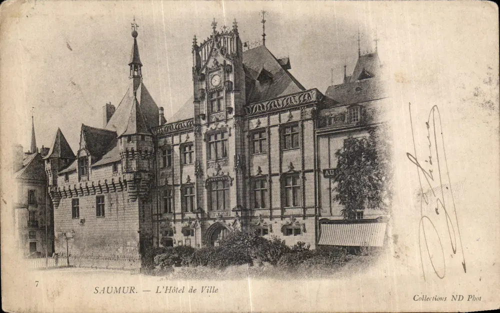 Saumur — O Hotel de Ville — Coleções ND Phot - Frente