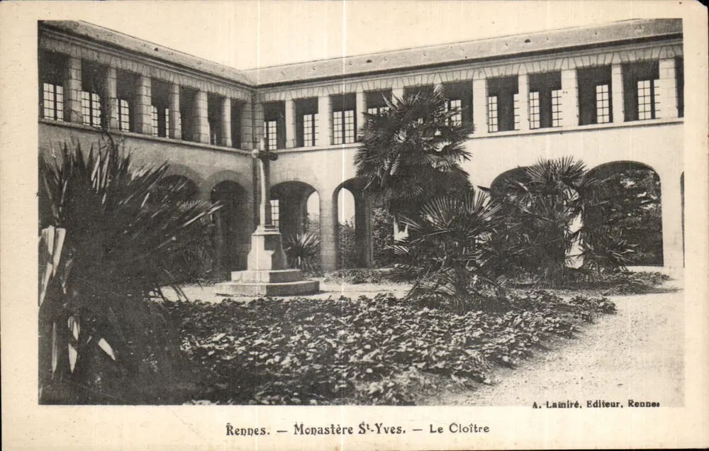 Rennes — Mosteiro de São Yves — O Claustro — A. Lamiré, Editor, Rennes - Frente