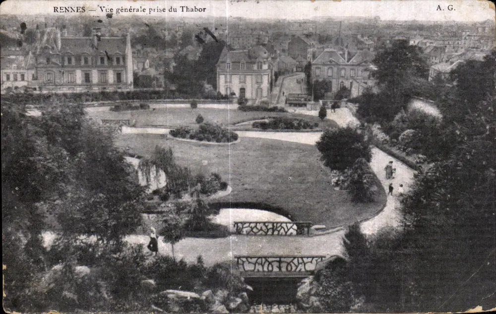 Rennes — Vista geral tirada do Thabor — A.G. - Frente