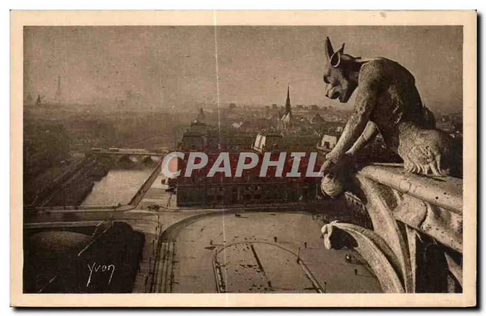 Gargoyle der Kathedrale Notre-Dame — Aussicht auf Paris — Yvon - Vorderseite