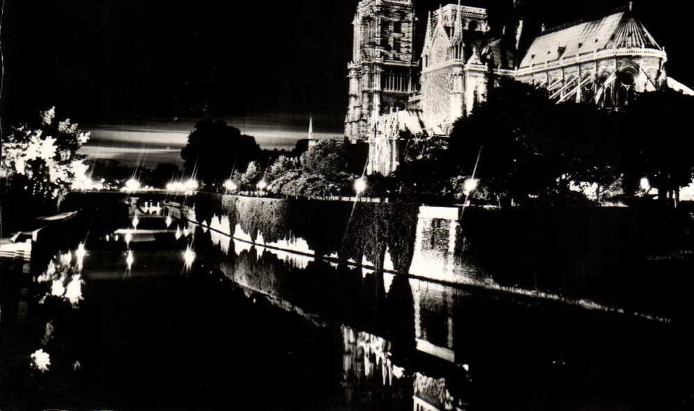 Notre-Dame iluminada — vista noturna — Éditions Chantal, n°107 - Frente