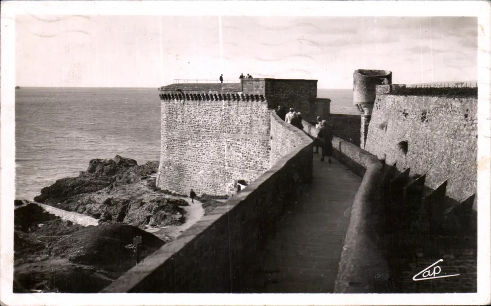 Die Mauern - Turm Bidouane — Saint-Malo — Verlag Real Photo - Vorderseite
