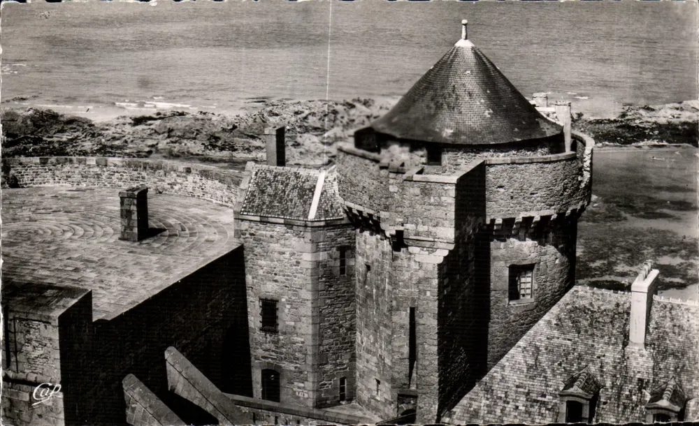 Saint-Malo — O Pequeno Donjon — Réal-Photo - Frente