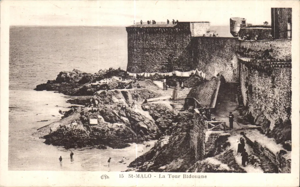 St-Malo - A Torre Bidouane — vista da torre e da margem — série 15 - Frente