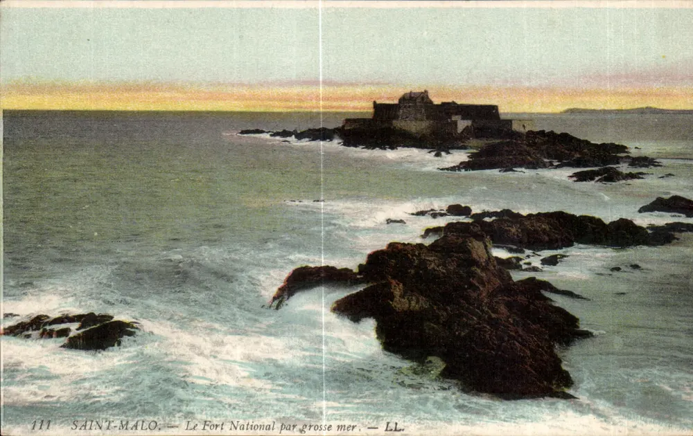 Saint-Malo — Der Nationale Fort in stürmischem Meer — LL. — N° 111 - Vorderseite