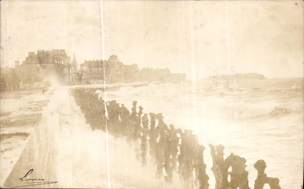 Vista da costa — Plélan-sur-Mer — Louis - Frente