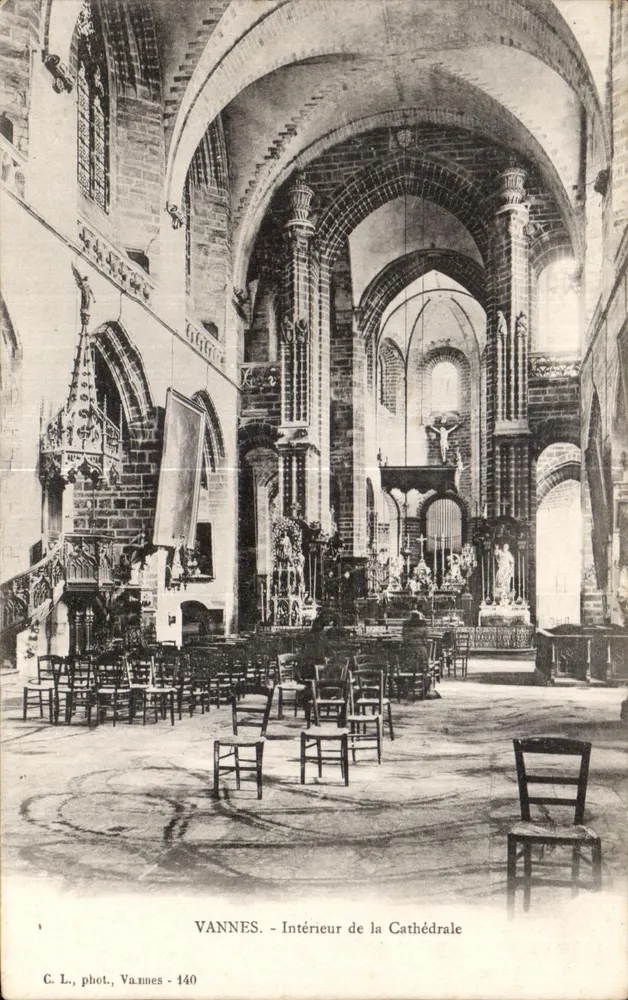 VANNES - Interior da Catedral — C. L., fot., Vannes - 140 - Frente
