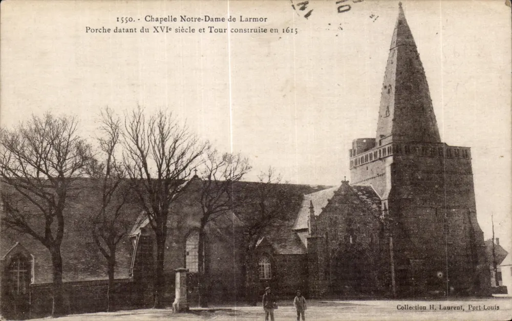 Kapelle Notre-Dame de Larmor — Portal des 16. Jahrhunderts und Turm von 1615 — Sammlung H. Laurent, Port-Louis - Vorderseite