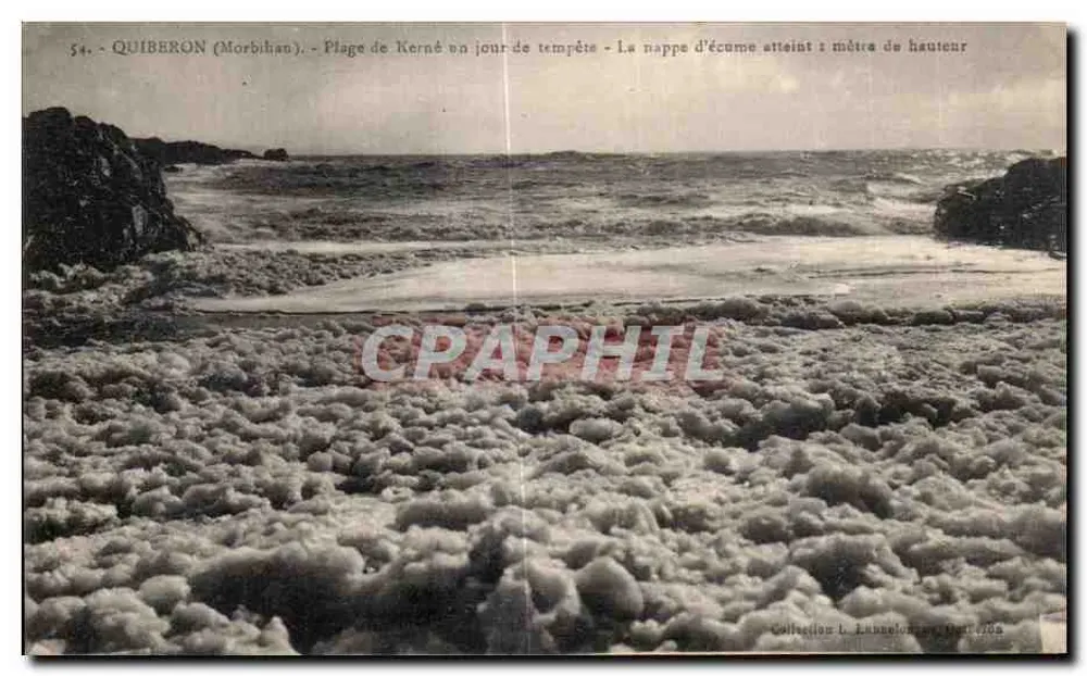 Quiberon (Morbihan) — Strand von Kerné an einem stürmischen Tag — Die Schäumenschicht erreicht eine Höhe von 1 Meter - Vorderseite