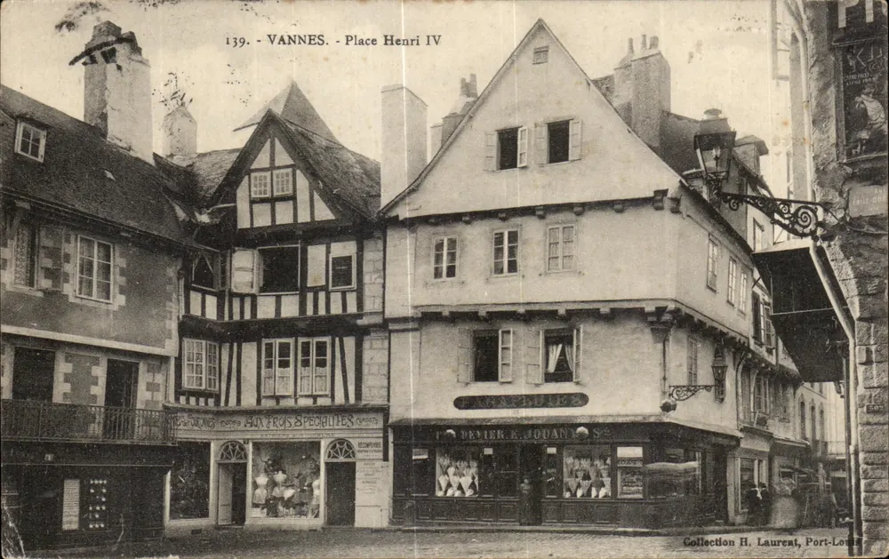 VANNES - Plac Henri IV — widok budynków i sklepów — kolekcja H. Laurent, Port-Louis - Awers