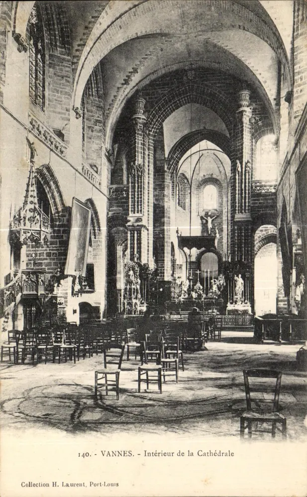 VANNES - Interior da Catedral — Coleção H. Laurent, Port-Louis, n° 140 - Frente