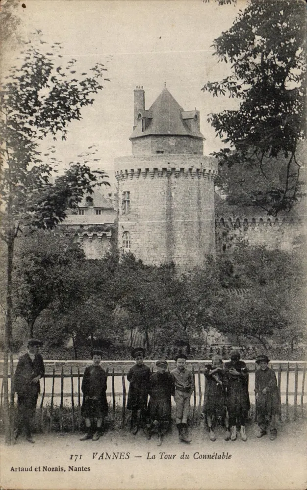 VANNES — Torre do Conde — Artaud e Nozais, Nantes - Frente