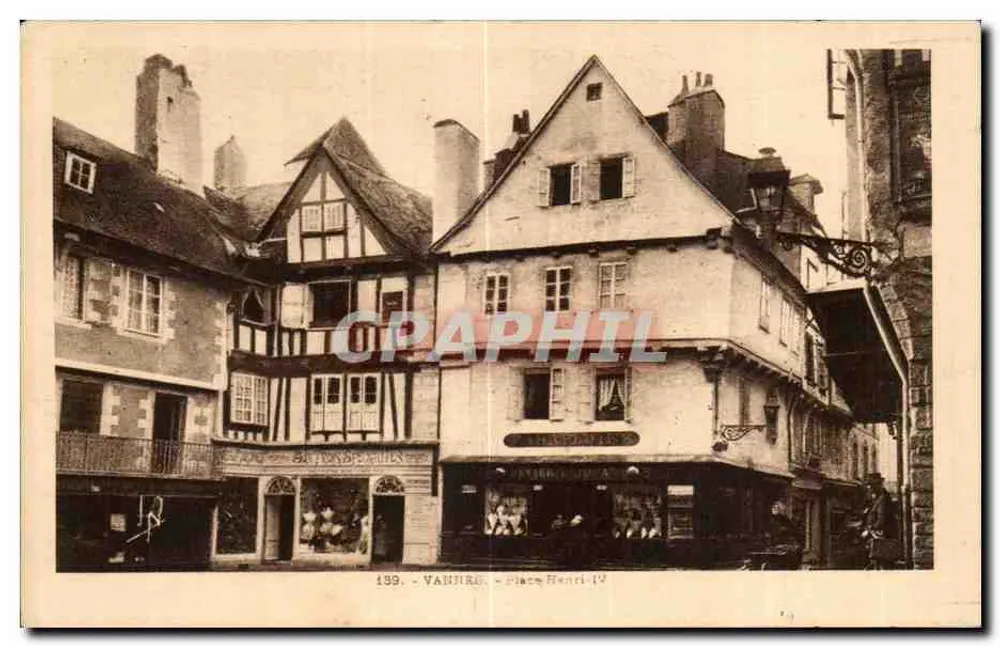 Vannecourt - Praça Henri-IV — vista de edifícios com colunas e comércios — editor Lautenski, Rennes, n° 139 - Frente