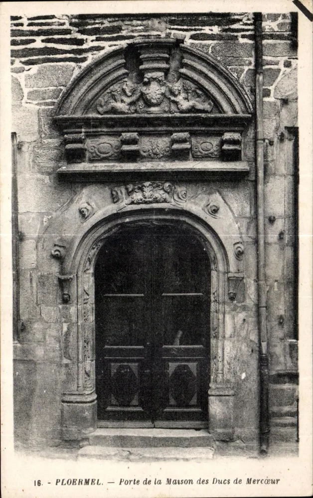 Ploërmel — Tor der Residenz der Herzöge von Mercœur - Vorderseite