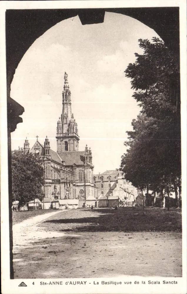 Ste-ANNE d'AURAY - Blick auf die Basilika von der Scala Sancta - Vorderseite