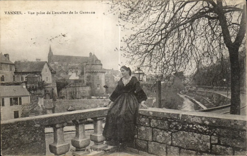 Vannes - Ansicht vom Treppenaufgang der Garenne — Sammlung E. Llot, Vannes - Vorderseite