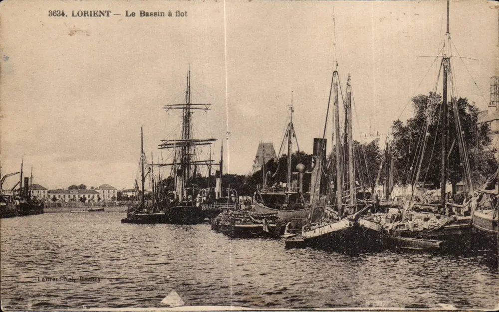 LORIENT — Der Flottille-Becken — Laurent Nal, Bauges - Vorderseite