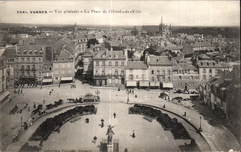 VANNES — Allgemeine Ansicht — Place de l'Hôtel-de-Ville — Sammlung VILLARD, Quimper - Vorderseite