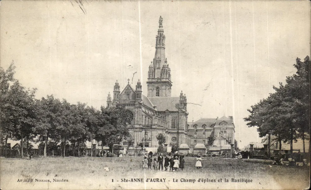 Ste-Anne d'Auray — Das Dornfeld und die Basilika — Arnaud Nozaïs, Nantes - Vorderseite