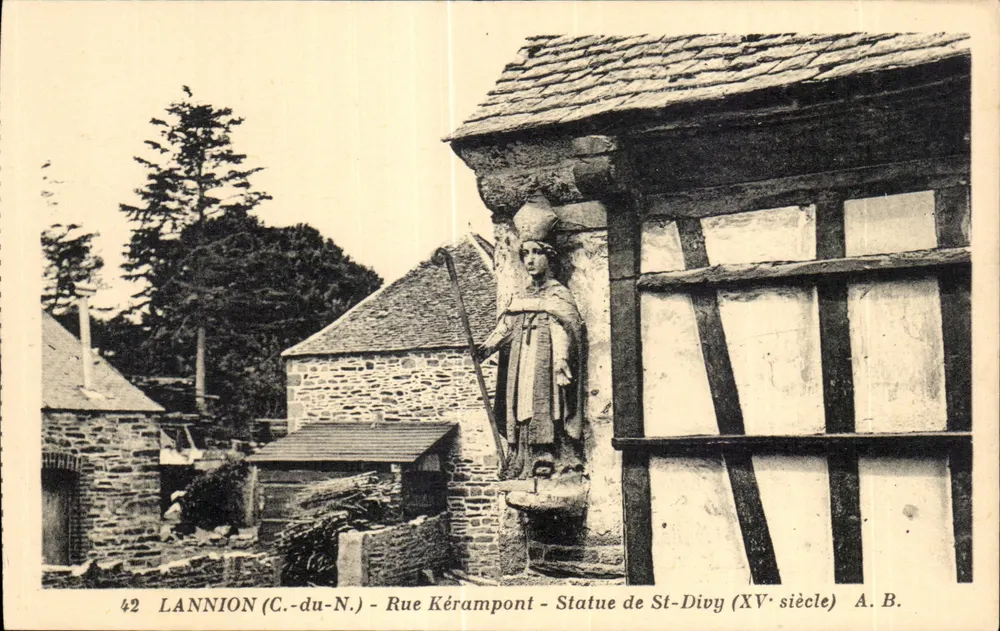 LANNION (C.-du-N.) - Rue Kérampont - Estátua de St-Divy (século XV) - A. B. - Frente