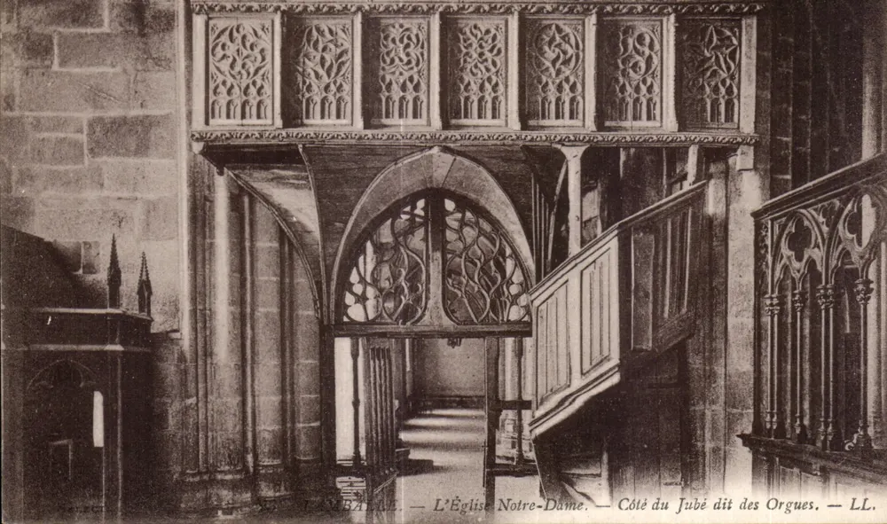 Die Kirche Notre-Dame — Seite des Jubés genannt Orgues — La Bâtie - Vorderseite